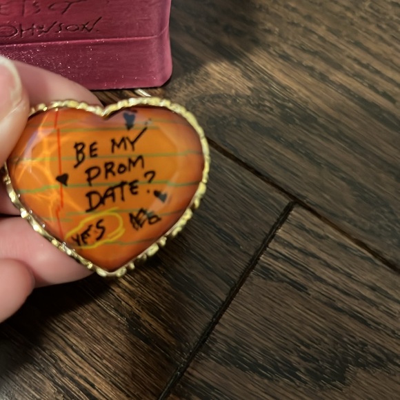 Betsey Johnson ring - Picture 3 of 4